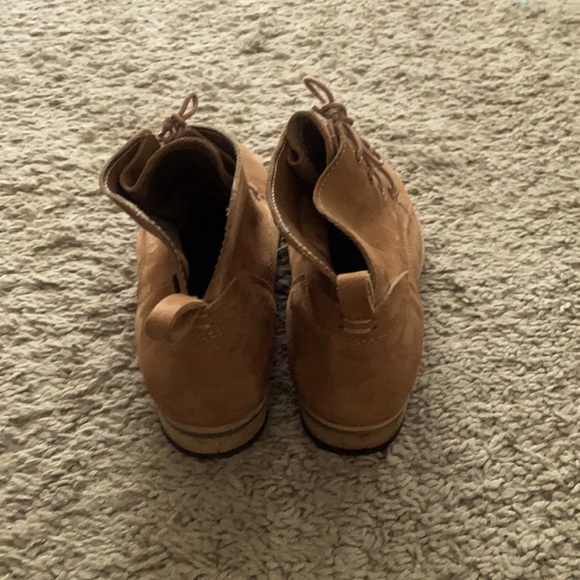 Cute Diba ankle boots. Size 6.5 - Picture 4 of 4